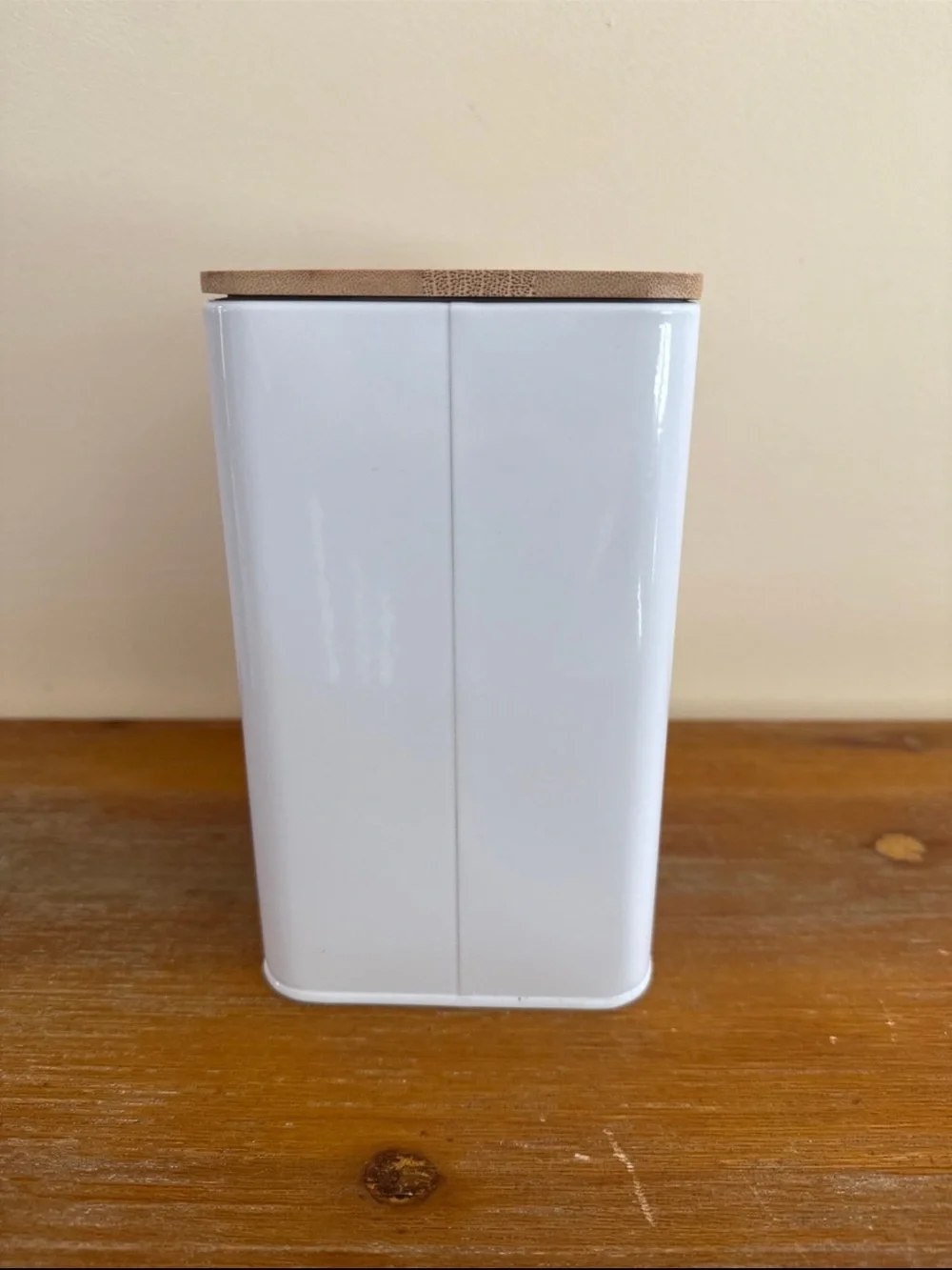 BN dog treat tin